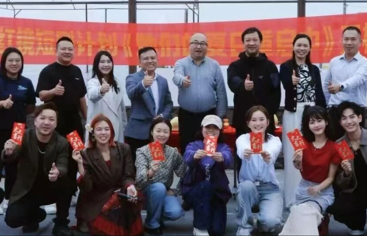 双城奇遇，夏日重启！尚世影业微短剧《她们的夏日重启中》开机